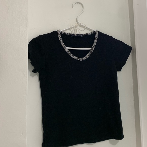 Brandy Melville Black ashlyn top with a cheetah print lining on the top - Picture 3 of 3